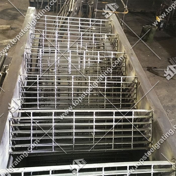 บันไดเหล็กตะแกรง